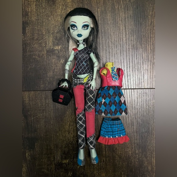 ***SOLD***Monster High I ❤️ Fashion Frankie doll - Picture 1 of 2